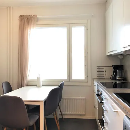 Kotimaailma - Tilava Parvekkeellinen Kodikas Kolmio - Pinninkatu *